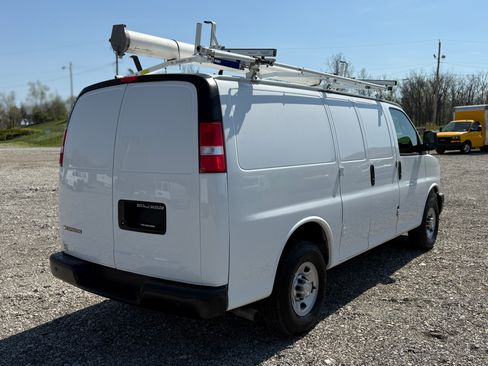 Used 2021 Chevrolet Express 3500 image 3