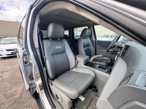 Used 2005 Jeep Grand Cherokee Laredo image 18