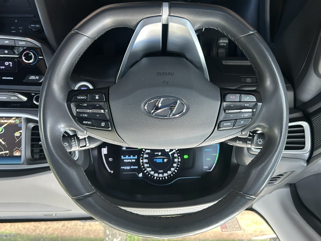 Used 2018 Hyundai Ioniq Hybrid Limited w/ Ultimate Pkg FWD image 11
