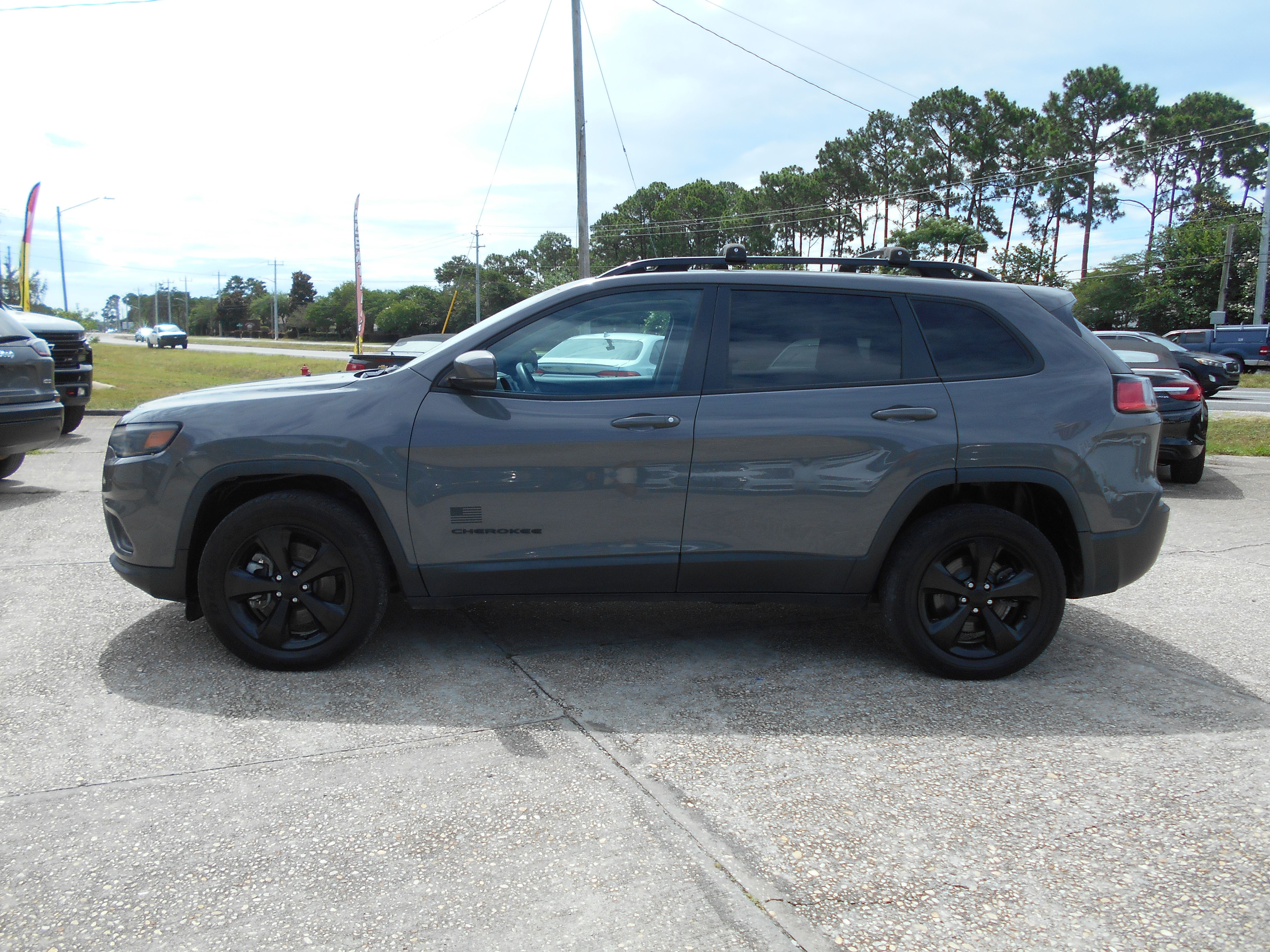 Used 2021 Jeep Cherokee 4WD Latitude image 1