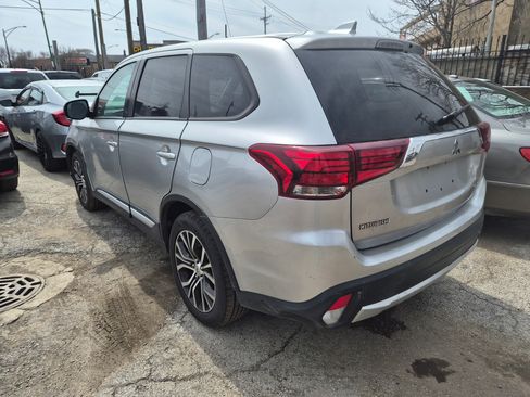 Used 2018 Mitsubishi Outlander image 3