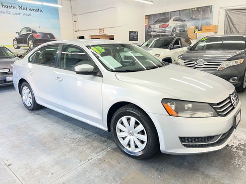 Used 2013 Volkswagen Passat 2.5 S image 12