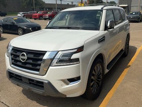 Used 2024 Nissan Armada Platinum image 3