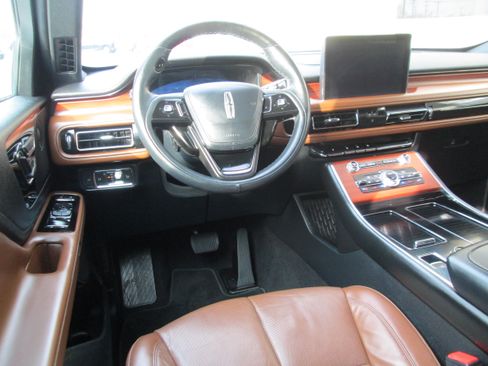 Used 2022 Lincoln Aviator Reserve image 7