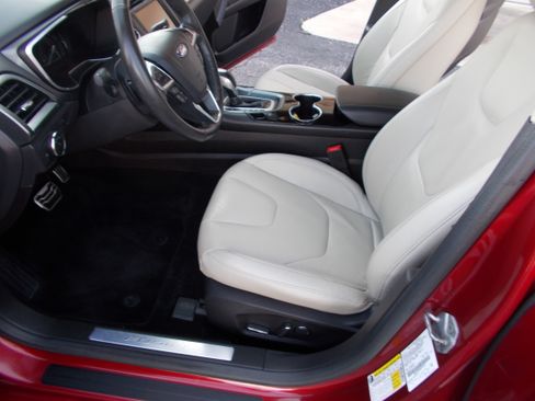 Used 2016 Ford Fusion Titanium AWD image 16