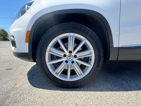 Used 2012 Volkswagen Tiguan FWD image 14