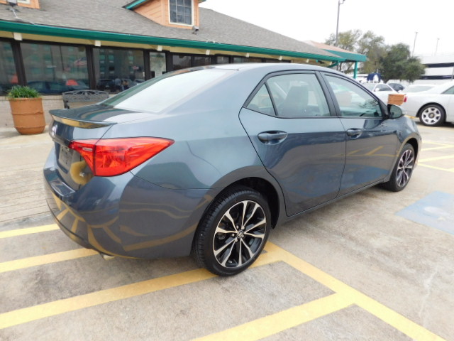 Used 2017 Toyota Corolla SE Sedan FWD image 8