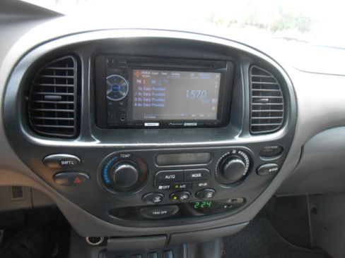 Used 2006 Toyota Sequoia 2WD SR5 image 16
