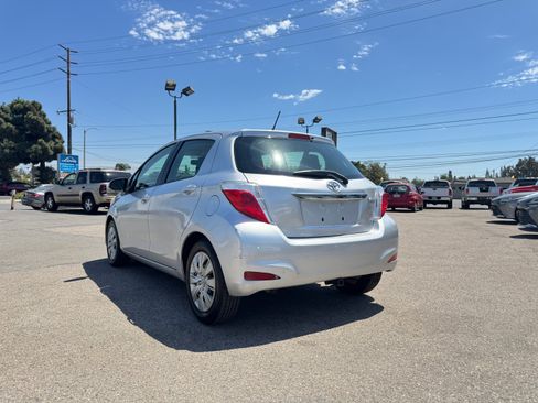 Used 2012 Toyota Yaris 4-Door Hatchback FWD image 6