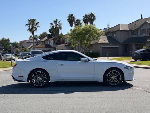 Used 2019 Ford Mustang EcoBoost RWD image 6