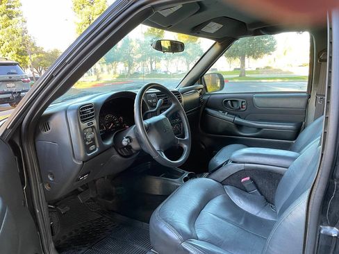 Used 2003 Chevrolet S10 Pickup LS image 16