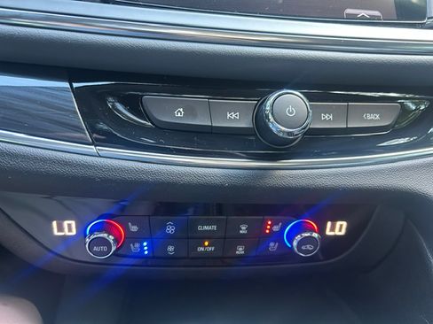 Used 2018 Buick Enclave FWD Premium image 15