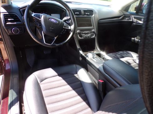 Used 2018 Ford Fusion SE FWD image 8