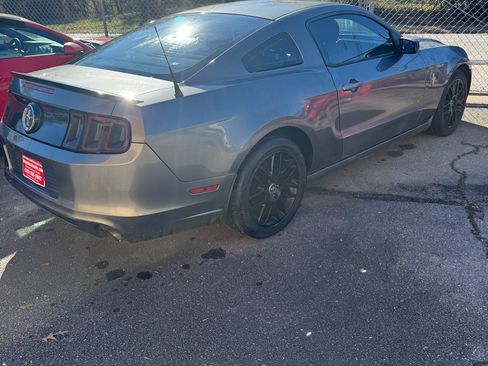 Used 2014 Ford Mustang image 3
