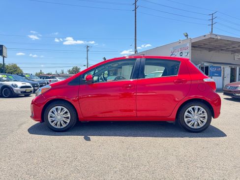 Used 2013 Toyota Yaris 4-Door Hatchback FWD image 4