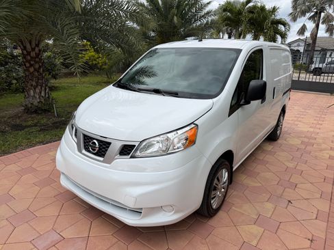 Used 2019 Nissan NV200 SV image 1