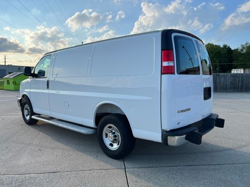 Used 2025 Chevrolet Express 2500 RWD image 3