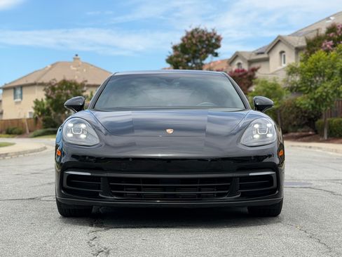Used 2018 Porsche Panamera 4 image 4