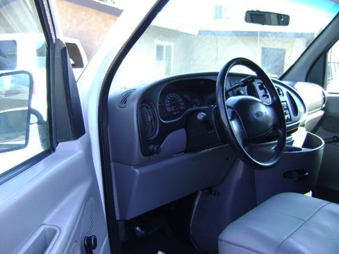 Used 1998 Ford E-350 and Econoline 350 Club Wagon image 11