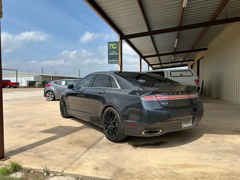 Used 2013 Lincoln MKZ FWD image 3