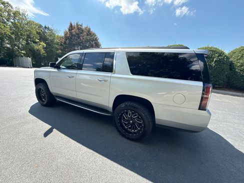 Used 2019 GMC Yukon XL 4WD SLT image 6
