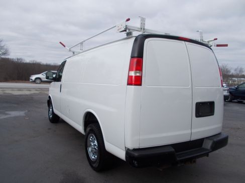 Used 2018 Chevrolet Express 2500 image 7