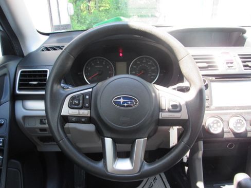 Used 2018 Subaru Forester 2.5i AWD/4WD image 18