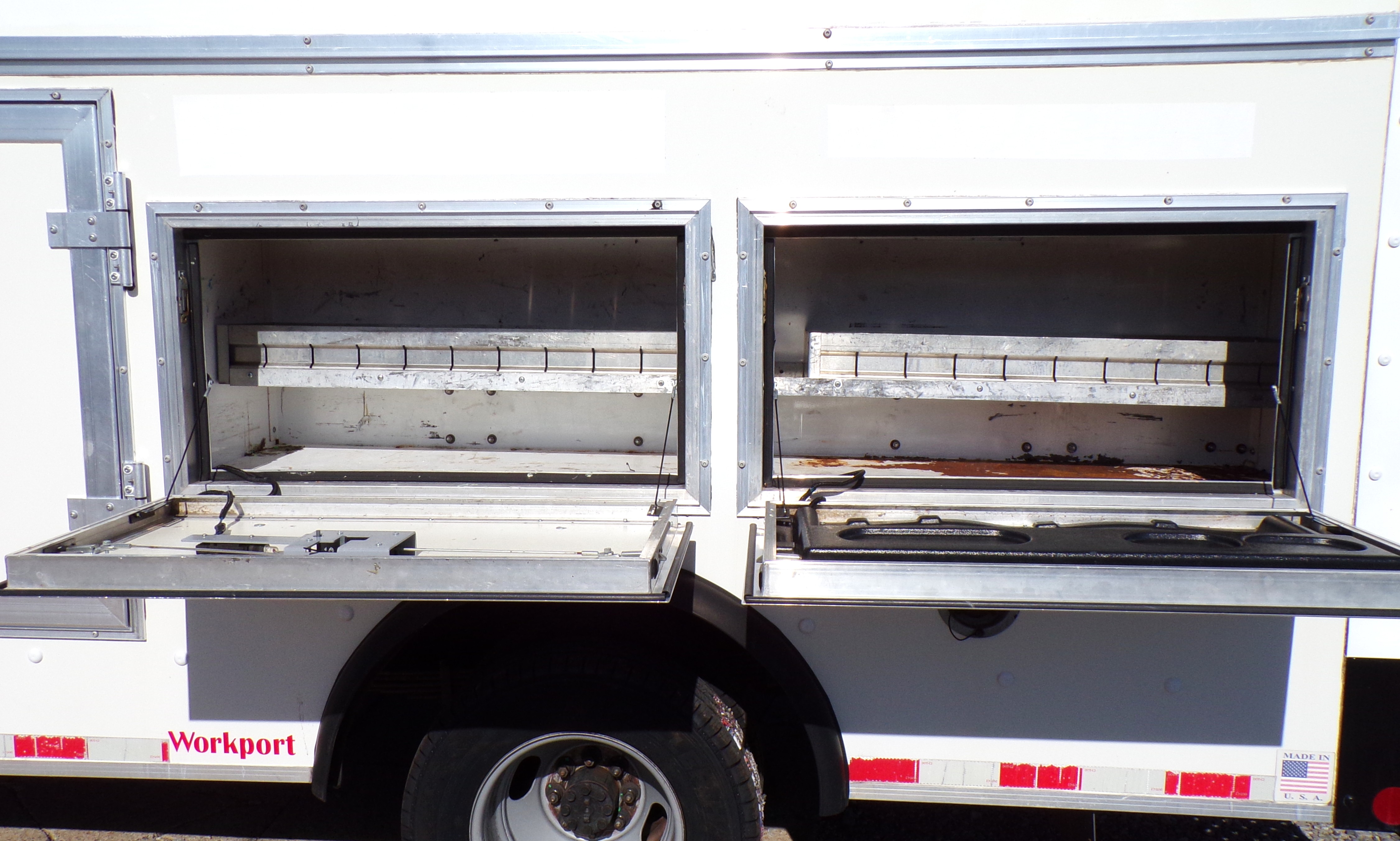 Used 2020 Chevrolet Express 3500 RWD image 17