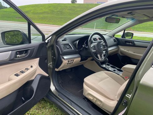 Used 2017 Subaru Outback 2.5i Premium AWD/4WD image 2
