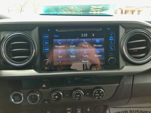 Used 2018 Toyota Tacoma TRD Off-Road image 51