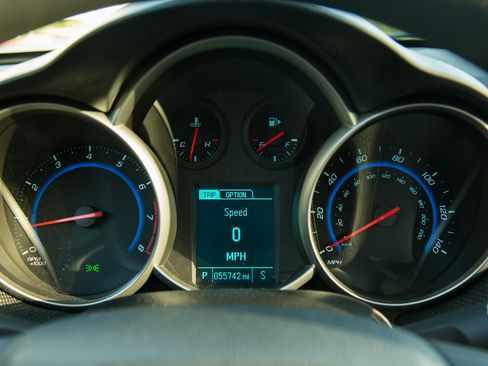 Used 2016 Chevrolet Cruze Limited LT image 28