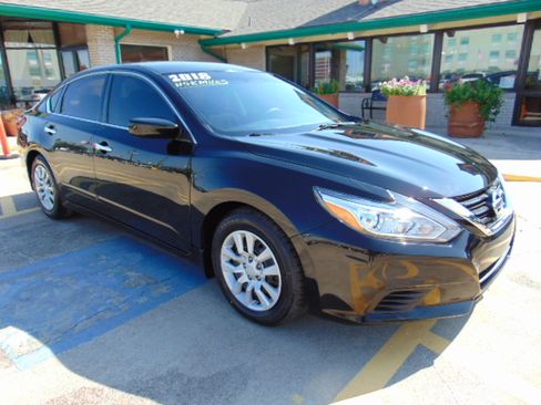 Used 2018 Nissan Altima 2.5 S image 2