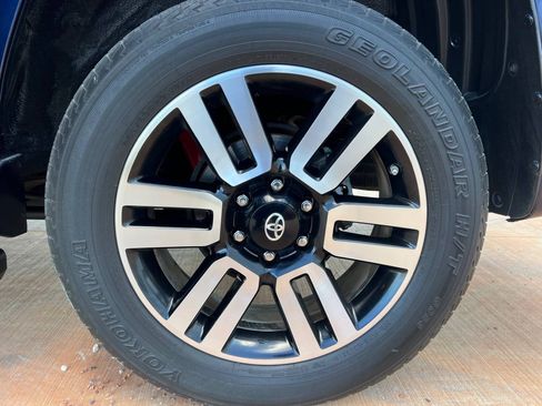 Used 2015 Toyota 4Runner Limited image 9