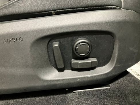 Used 2019 Land Rover Range Rover Evoque Landmark Edition image 27