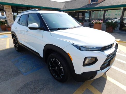Used 2023 Chevrolet TrailBlazer LT image 2