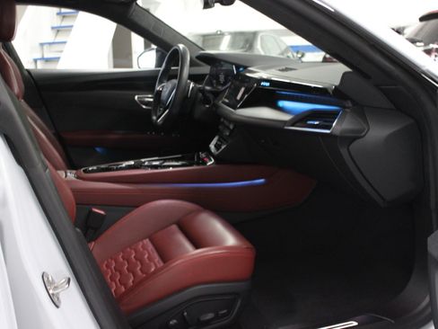 Used 2024 Audi RS e-tron GT w/ Carbon Performance Package AWD/4WD image 45