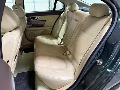 Used 2010 Jaguar XF Premium RWD image 31