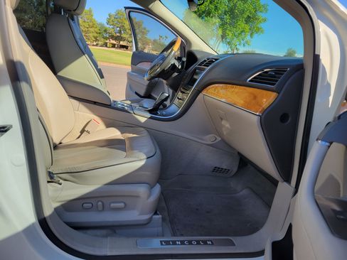 Used 2013 Lincoln MKX image 10