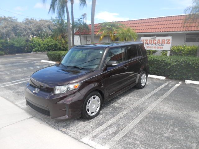Used 2011 Scion xB FWD image 1