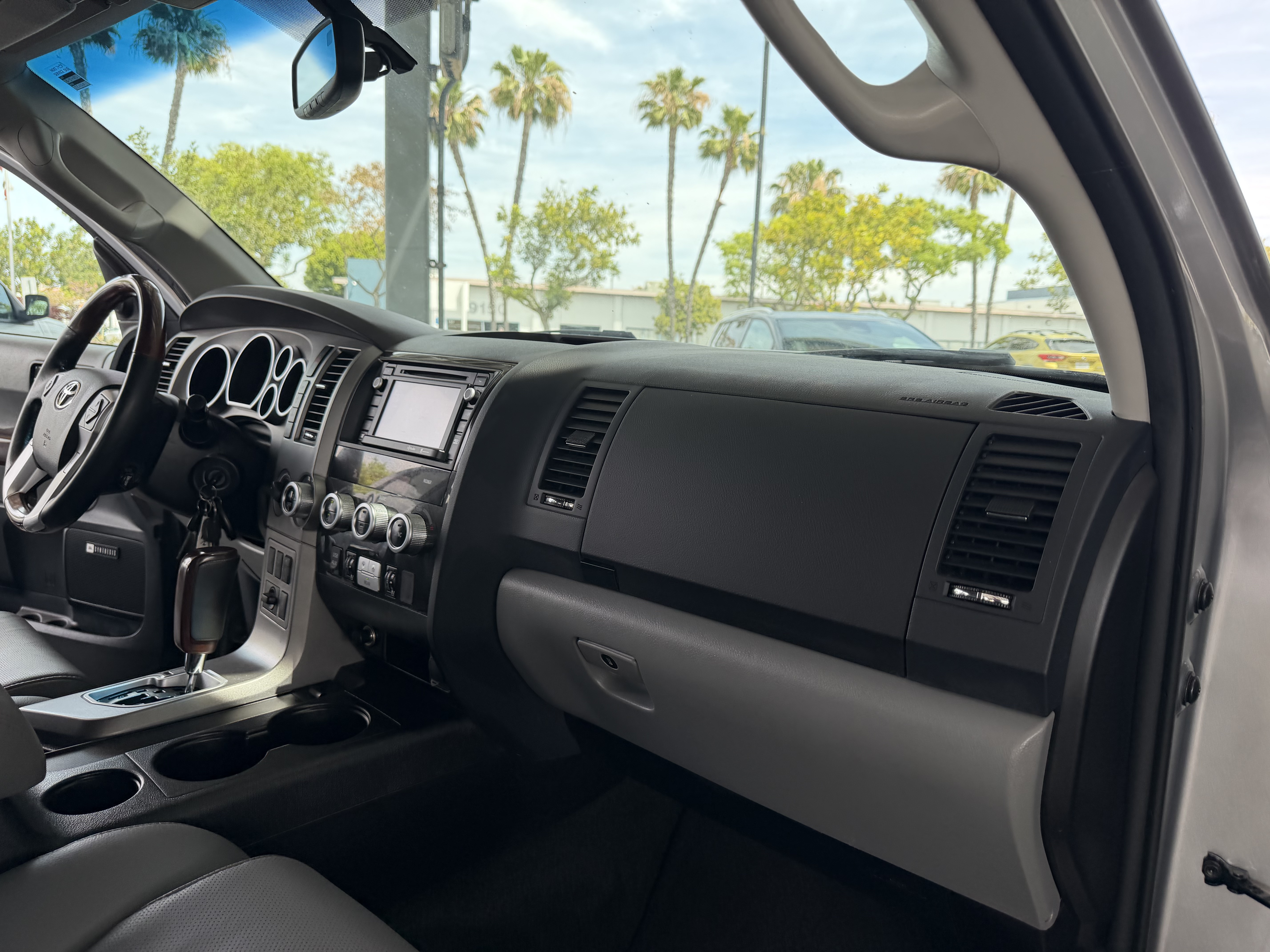 Used 2016 Toyota Sequoia Platinum AWD/4WD image 35