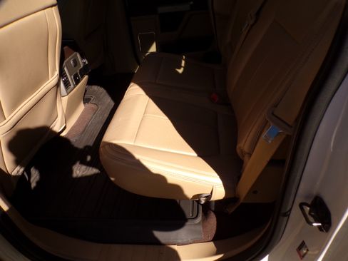 Used 2019 Ford F150 Lariat image 7