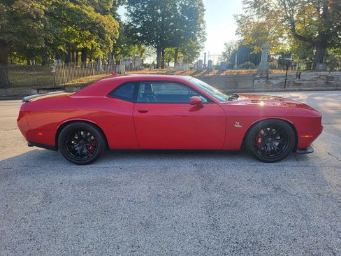 Used 2015 Dodge Challenger R/T Scat Pack image 2