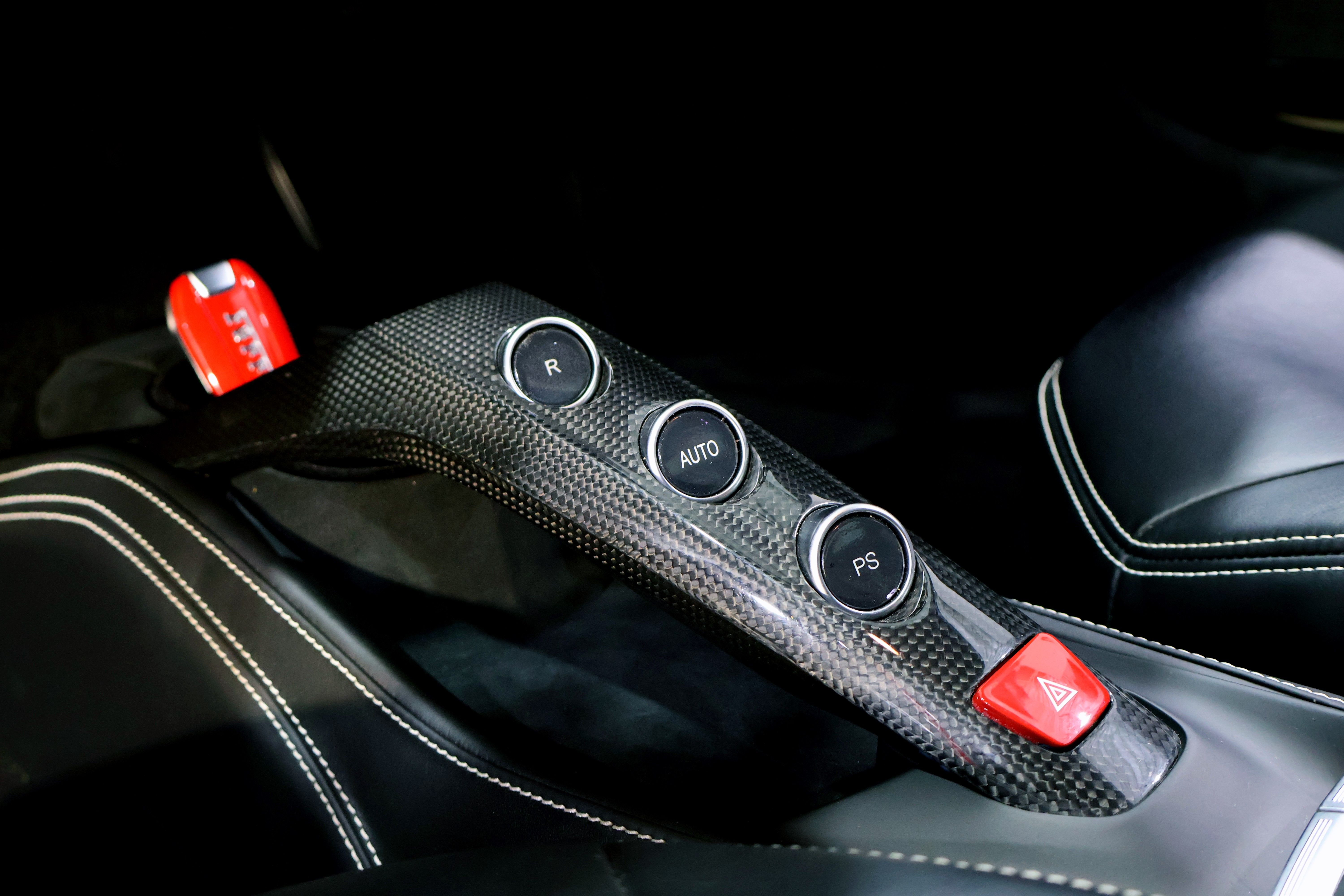 Used 2016 Ferrari 488 GTB RWD image 22