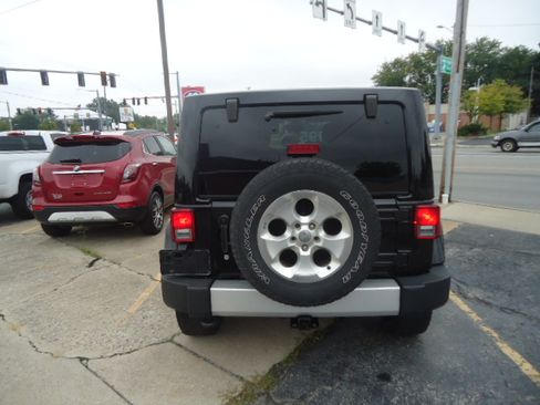 Used 2014 Jeep Wrangler 4WD Unlimited Sahara image 2
