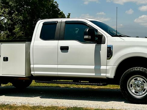 Used 2022 Ford F250 4x4 SuperCab Super Duty image 2