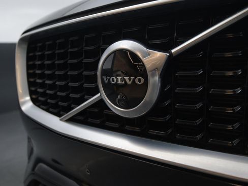 Used 2020 Volvo XC90 T6 R-Design image 9