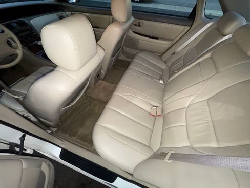 Used 2001 Toyota Avalon XLS image 6
