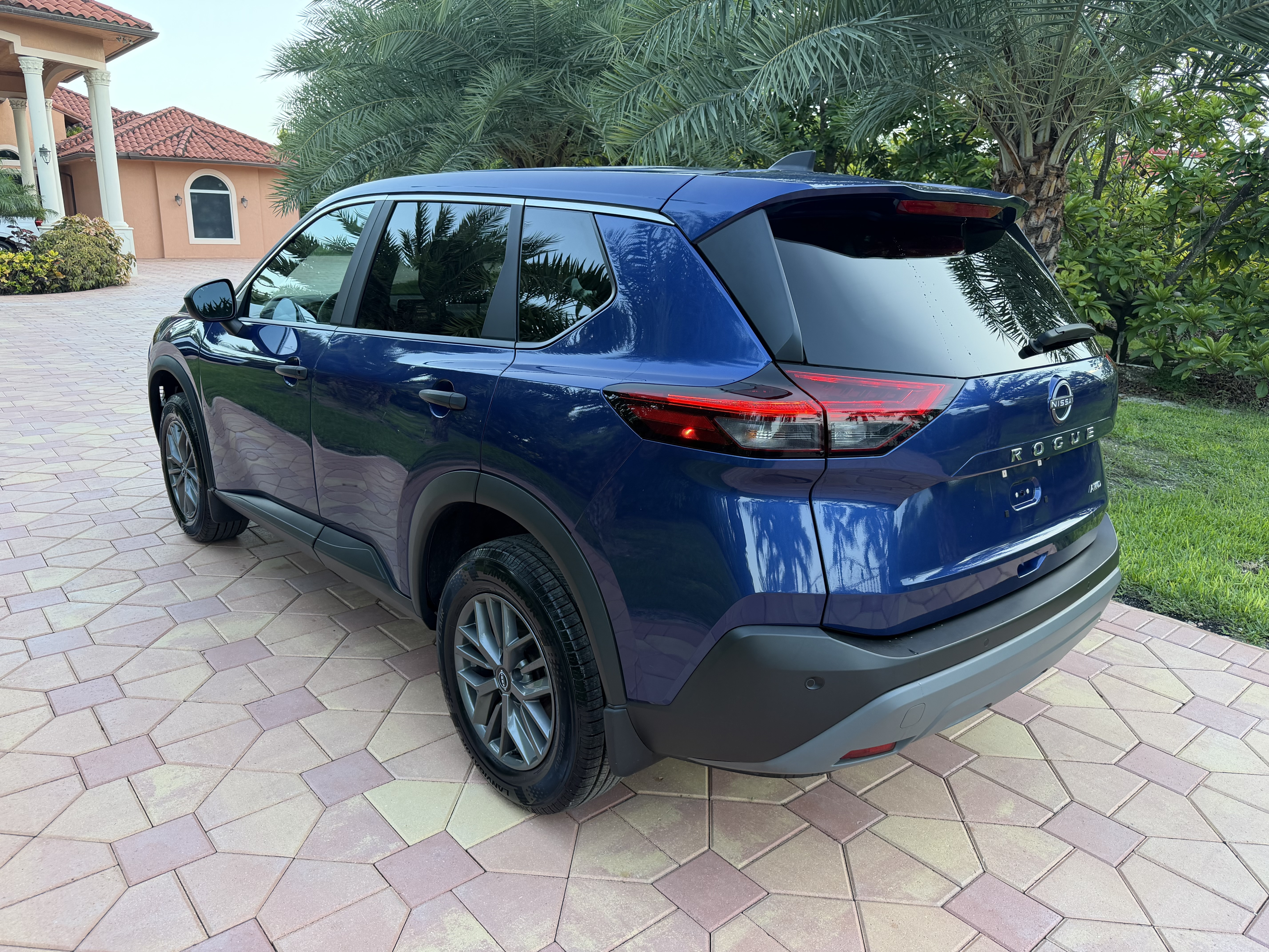Used 2023 Nissan Rogue AWD S image 5