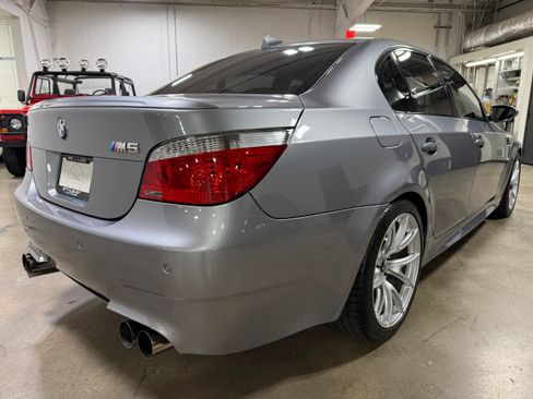 Used 2007 BMW M5 RWD image 5