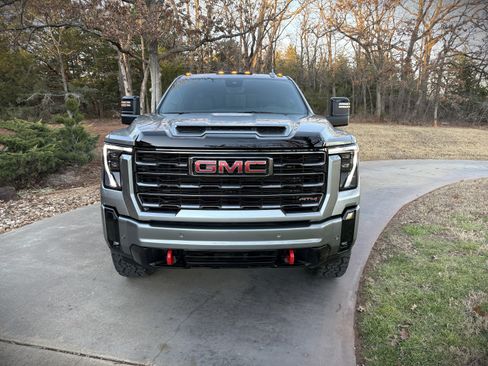 Used 2025 GMC Sierra 2500 AT4 image 8